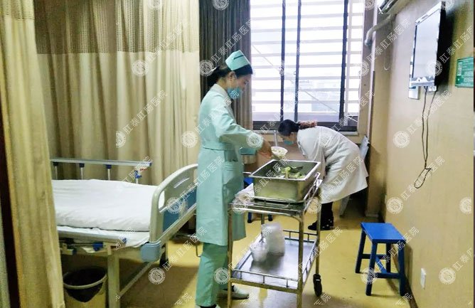 南宁医博医院给大家发饺子