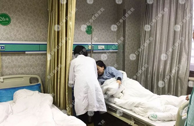 南宁医博医院给大家发饺子